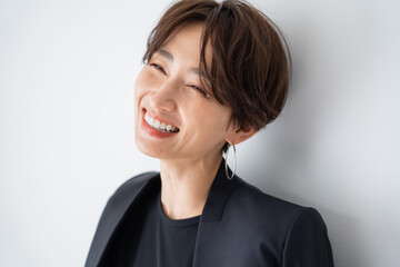 素敵な笑顔の綺麗な日本人女性