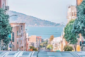 Foto op Aluminium SAN FRANCISCO, USA - OCTOBER 16, 2021, historic skyline, panoramic street view overlooking San Francisco Bay. © Volodymyr
