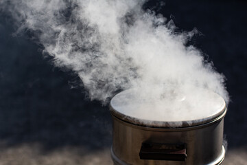 屋外での炊き出し