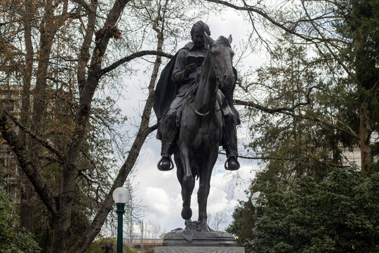 Salem, OR, USA - Mar 31, 2022: Front View Of The Circuit Rider, A Bronze Sculpture By Alexander Phimister Proctor, Located In Capitol Park, East Of The Oregon State Capitol In Salem, Oregon.