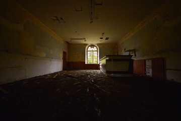 Bâtiments délabrés et abandonnés - Citadelle guerre mondiale - salle vide