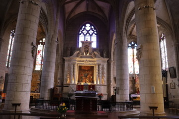Fototapeta na wymiar L'église Saint Andre, église romane, intérieur de l'église, ville de Angoulême, département de la Charente, France