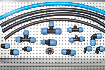 A set of tee fittings and connecting pipes for connecting water pipes of various diameters.