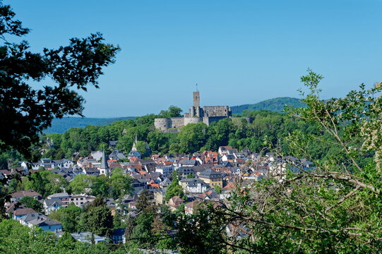 Burgruine Königstein im Taunus, mit Stadtansicht Königstein Stock-Foto |  Adobe Stock