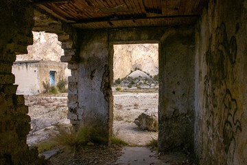 Fototapeta na wymiar ruins of an old house
