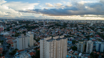 Obraz premium Aerial view of Sao Paulo at sunset with Congonhas Airport in the background. In the neighborhood of Planalto Paulista
