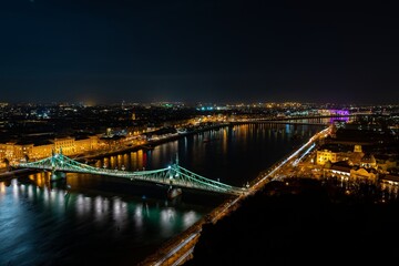 Fototapeta na wymiar night view of the Liberty Bridge in Budapest