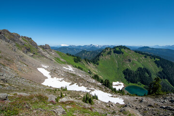 Cascade mountain range landscape 