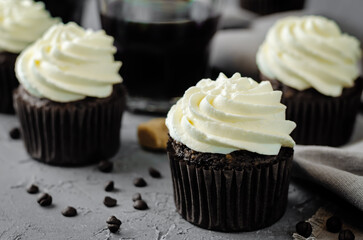 Chocolate cupcakes with ricotta cream