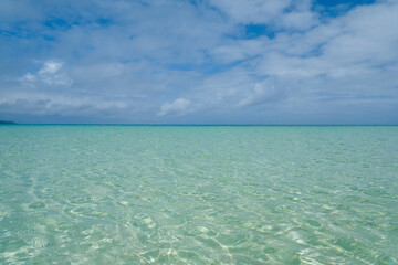 久米島はての浜から見る透明な海
