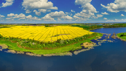 Wiosenny krajobraz Warmii w północno-wschodniej Polsce