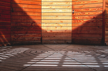 ombre et lumière du pavillon en bois