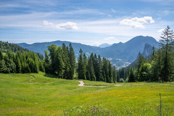 Fototapeta na wymiar Landscape above the German village of Garmisch Partenkirchen