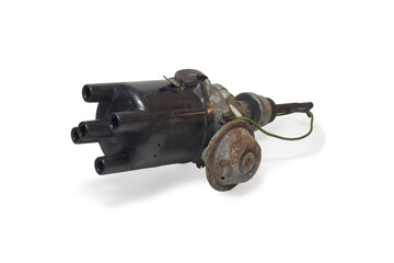 conventional ignition system distributor and cap, old. rusty vacuum control unit, green wire. on...