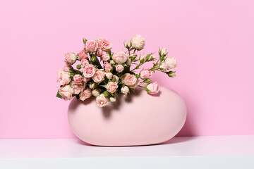 Obraz na płótnie Canvas Bouquet of small pink roses