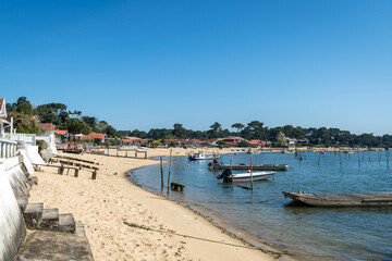 Fototapeta na wymiar Cap Ferret (bassin d’Arcachon, France). La plage du quartier ostréicole du Canon