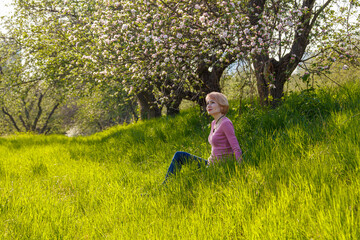 Beautiful girl in the arms of a child girl in a blooming park