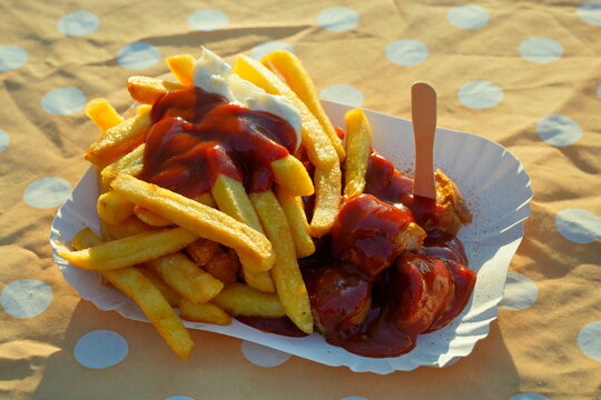 Currywurst, Pommes, Majo, Kwtchup