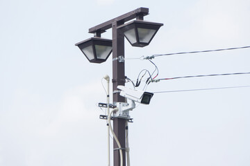街路灯と防犯カメラ