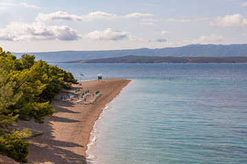 Croatie, Bol, île de Brac, plage de Zlatni Rat (Cap d& 39 Or), vue sur l& 39 île de Hvar