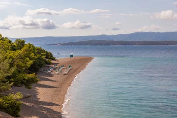 Photo sur Plexiglas Plage de la Corne d'Or, Brac, Croatie Croatie, Bol, île de Brac, plage de Zlatni Rat (Cap d& 39 Or), vue sur l& 39 île de Hvar