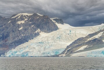 Panorama Foto - Raue Natur, Eis & blaue Gletscher  bei  Robert Island, und Greenwich Island auf den...