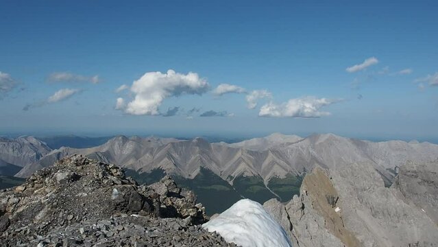 View at the summit o Mount Rae