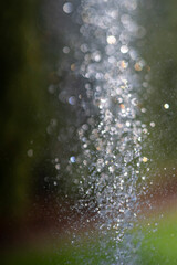macro ujęcia wody, krople wody w powietrzu, płyn w powietrzu, podlewanie ogrodu, deszcz, macro shots of water, drops of water in the air, liquid in the air, watering the garden, rain,