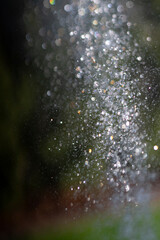 macro ujęcia wody, krople wody w powietrzu, płyn w powietrzu, podlewanie ogrodu, deszcz, macro...