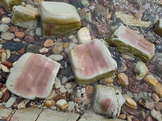 Quadratische rote Steine auf Bornholm
