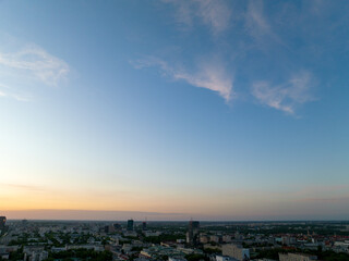 Fototapeta na wymiar Centrum Warszawy, widok na bloki, wieżowce mieszkalne i biurowce, panorama z lotu ptaka z drona, zachód słońca, wiosna, zielone drzewa, niebieskie niebo