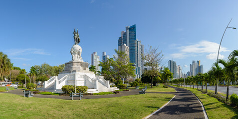statue of vasco núñez de balboa spanish conquistador the first to cross the isthmus of panama on balboa avenue in panama city panama - obrazy, fototapety, plakaty