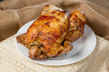 Delicioso Pollo asado sobre un plato 