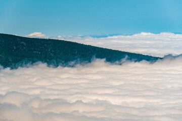 Paisaje con nubes en el Parque Nacional del Teide, isla de Tenerife.