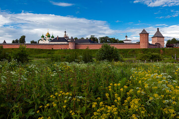 The fortress wall of the Suzdal Kremlin. - obrazy, fototapety, plakaty
