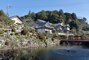 長弓寺　蓮池と薬師院　奈良県生駒市