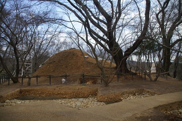奈良の明日香村の中尾山古墳 © 金田　哲郎