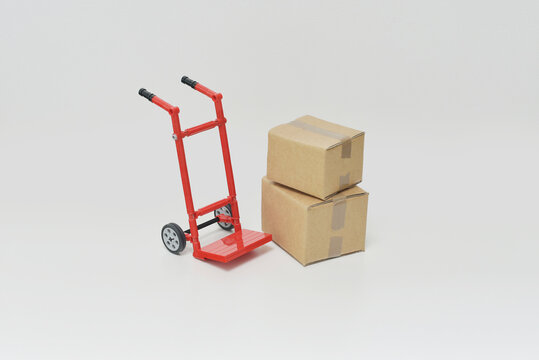 cartons de livraison miniatures et diable - chariot de livraison Stock-Foto  | Adobe Stock