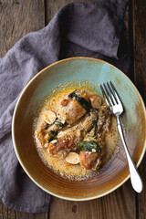 Braised chicken legs with cream, spinach, garlic and smoked cheese