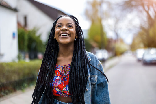 Portrait of a beautiful young woman in the city
