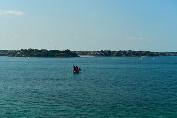 Obraz premium petit bateau à voile ancien
