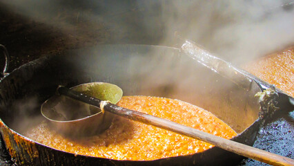 large tacho of boiling molasses the main ingredient of the rapadura, the molasses effervido and mechido trasnferido in variso pachas during the process