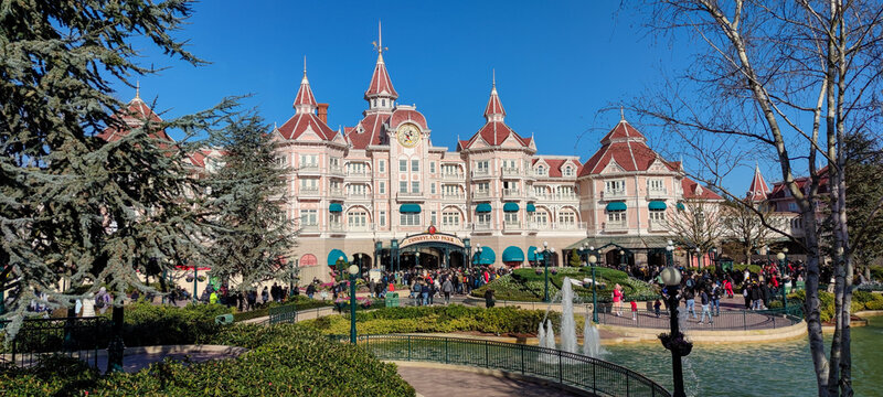 Vue Du Chateau De L'entrée Du Parc De Eurodisney à Marne La Vallée En France 