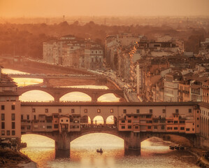 Fototapeta na wymiar sunset at Ponte Vecchio in Florence Italy