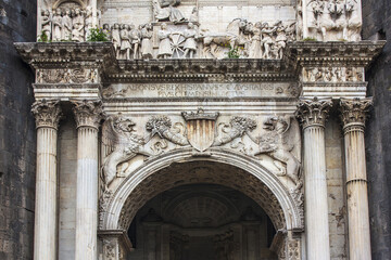 Fototapeta na wymiar Fragment of Nuovo Castle on the Piazza del Municipo in Naples, Italy