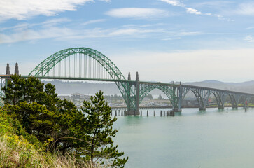 Fototapeta na wymiar Yaquina Bay Bridge in Newport Oregon on the Pacific Coast 