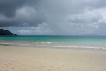 Fototapeta na wymiar beautiful beach Seychelles, foggy weather 