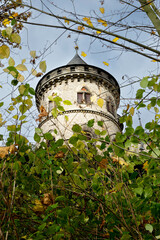 Wieża zamku neogotyckiego. Marienburg, Dolna Saksonia.
