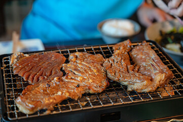 骨付きカルビ　韓国焼肉