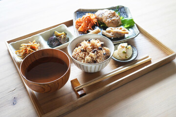 健康的な定食料理